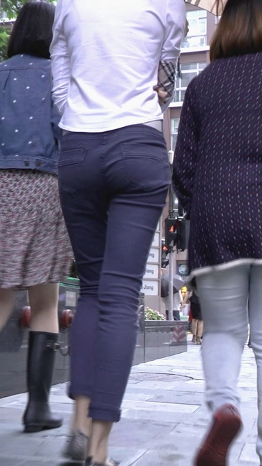 撑伞的兰牛MM，纤细的身材[333M/M2TS]