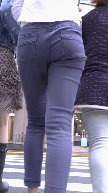 撑伞的兰牛MM，纤细的身材[333M/M2TS]