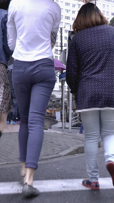 撑伞的兰牛MM，纤细的身材[333M/M2TS]