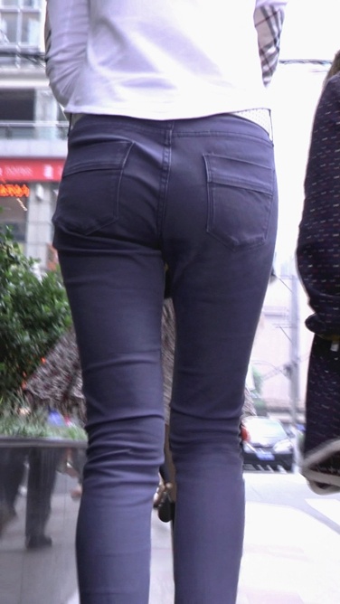 撑伞的兰牛MM，纤细的身材[333M/M2TS]