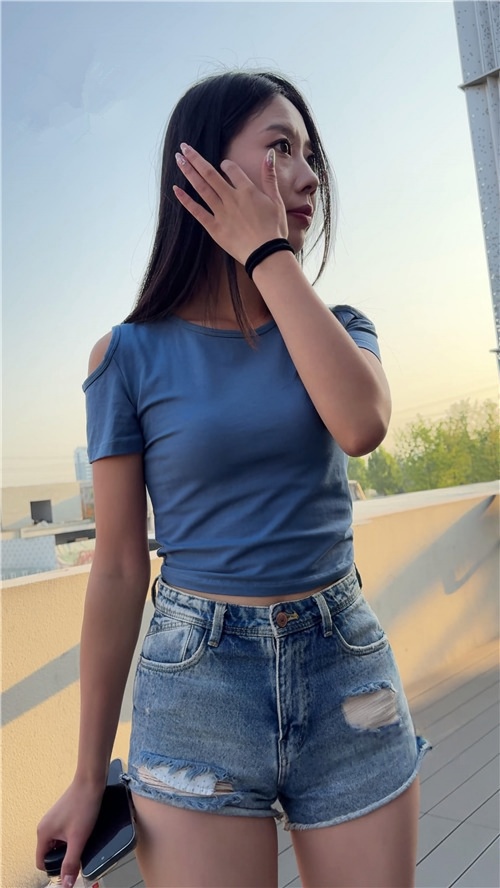 牛仔热裤美女 [17.56G/MP4]