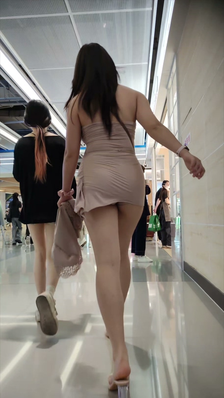 [八戒大师拍摄]丰满紧身包臀裙都快包不住了[169M/MP4]