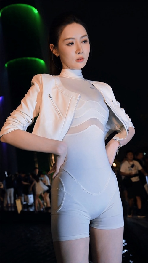 白色优雅[3.88G/MP4]