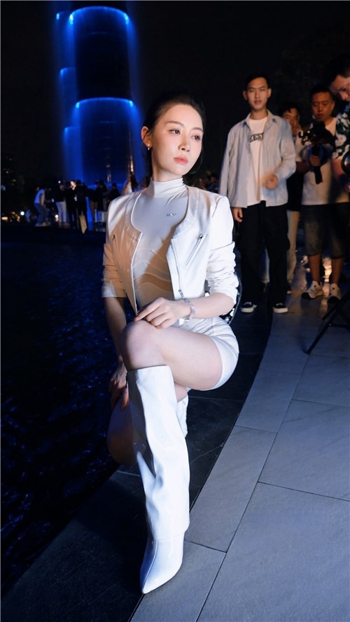 白色优雅[3.88G/MP4]