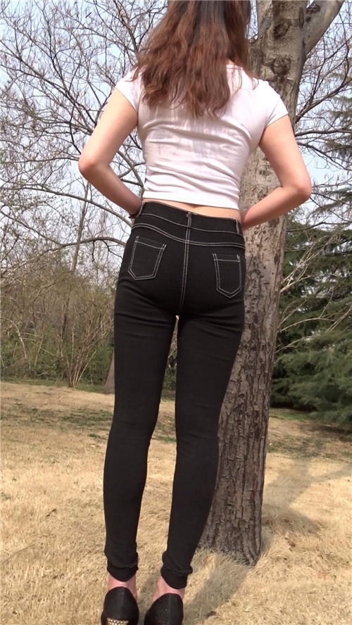 模拍极品牛仔黑裤小姐姐一、[3.78G/MP4]