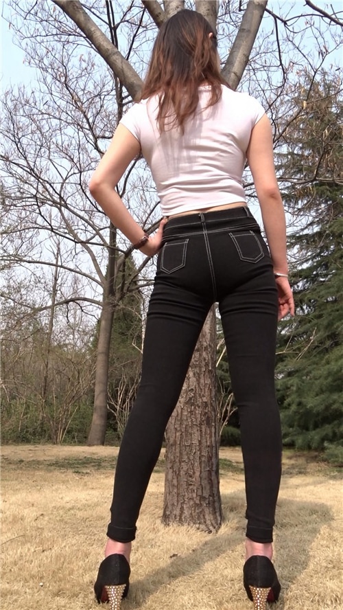 模拍极品牛仔黑裤小姐姐一、[3.78G/MP4]