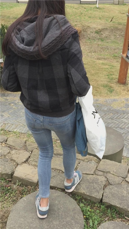 牛仔紧身小姐姐[2.89G/MP4]