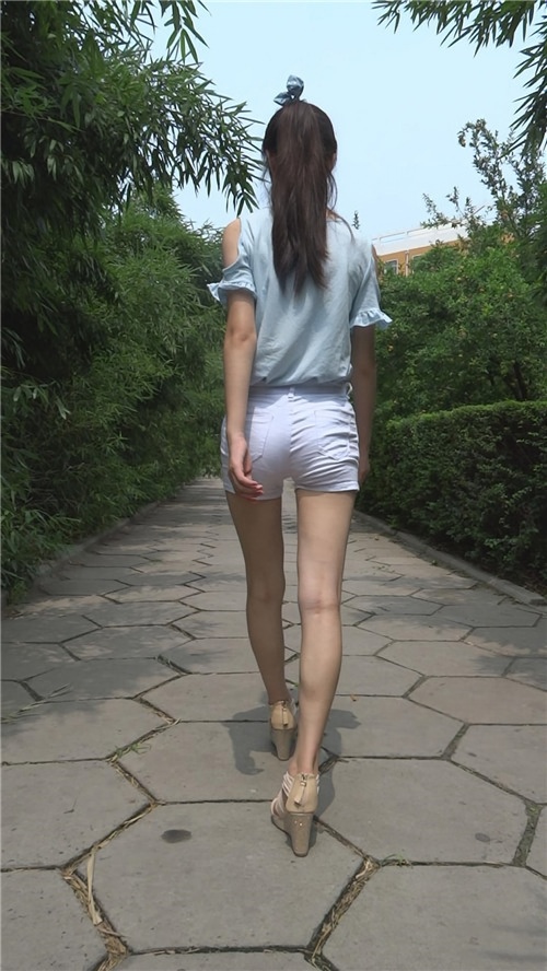 白色热裤小妹[2.42G/MP4]