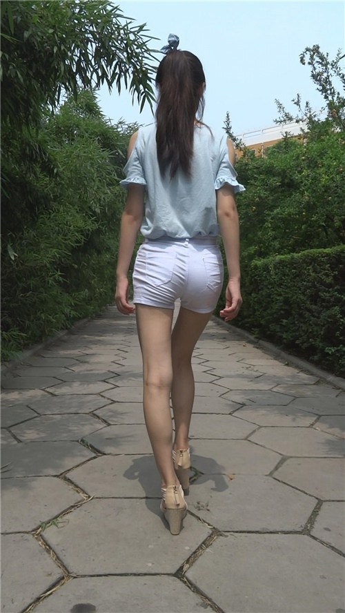 白色热裤小妹[2.42G/MP4]