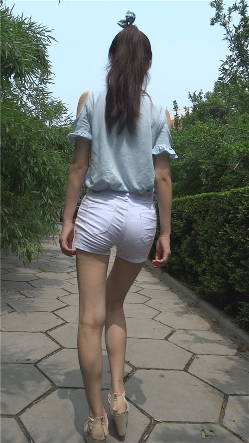 白色热裤小妹[2.42G/MP4]