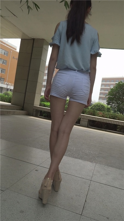 白色热裤小妹[2.42G/MP4]