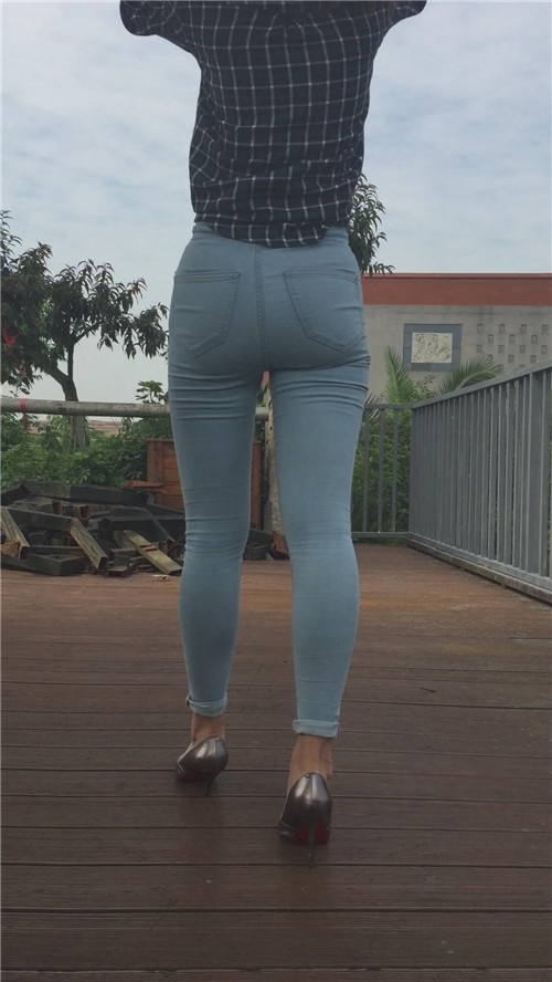 模拍牛仔紧身裤妹子2[1.5G/MP4]