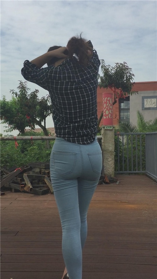 模拍牛仔紧身裤妹子2[1.5G/MP4]