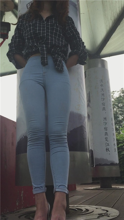 模拍牛仔紧身裤妹子2[1.5G/MP4]