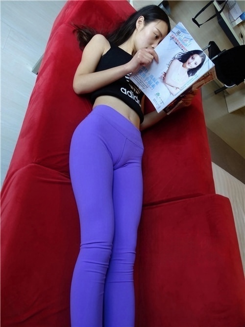 蓝色紧身裤骆驼趾[4.03G/MP4]