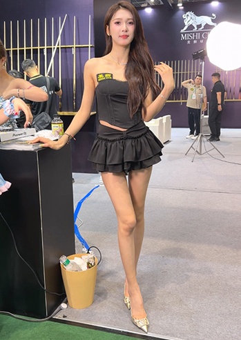 美腿彩月[1.78G/MP4]