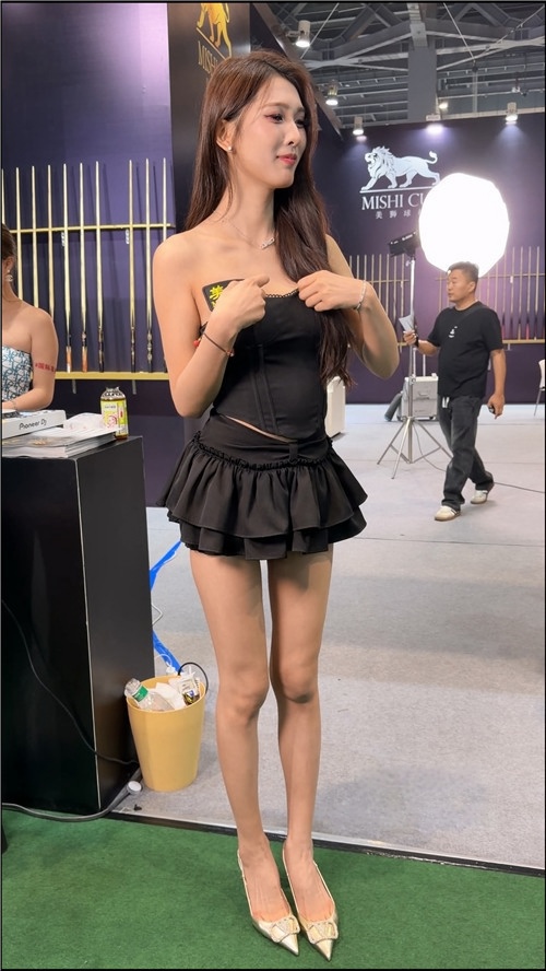 美腿彩月[1.78G/MP4]