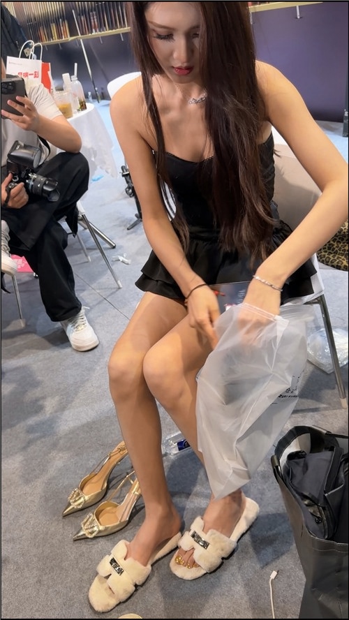 美腿彩月[1.78G/MP4]