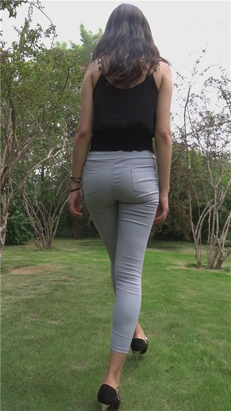 模拍灰裤紧身裤美女(二)[1.6G/MP4]