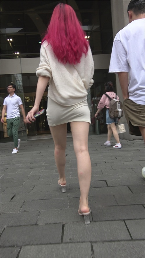 红发白色包臀短裙妹纸[1.39G/MP4]