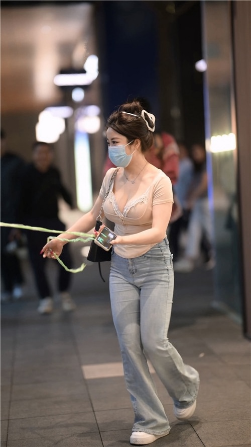 街边丰腴美女（上）[5.93G/MP4]