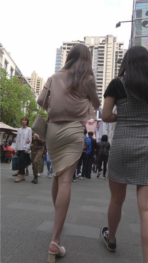 包臀裙小姐姐[1.31G/MP4]