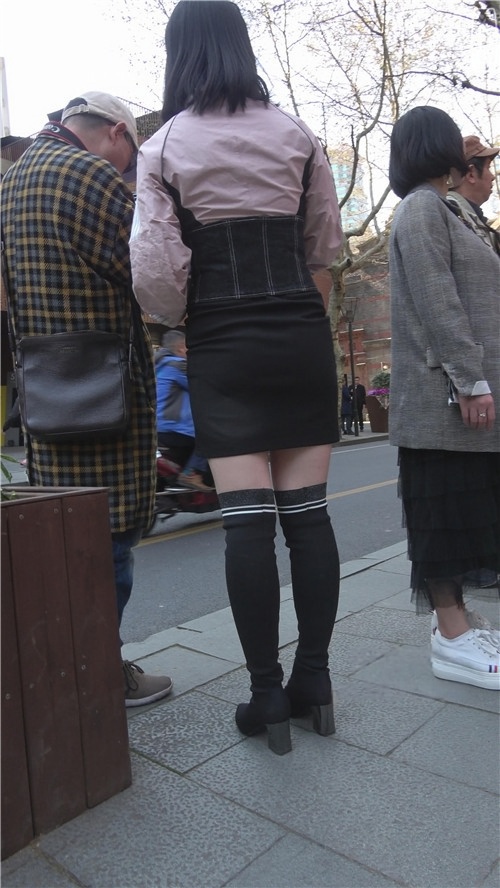 黑色包臀裙小姐姐[1.08G/MP4]