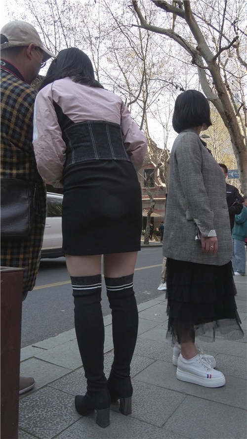 黑色包臀裙小姐姐[1.08G/MP4]