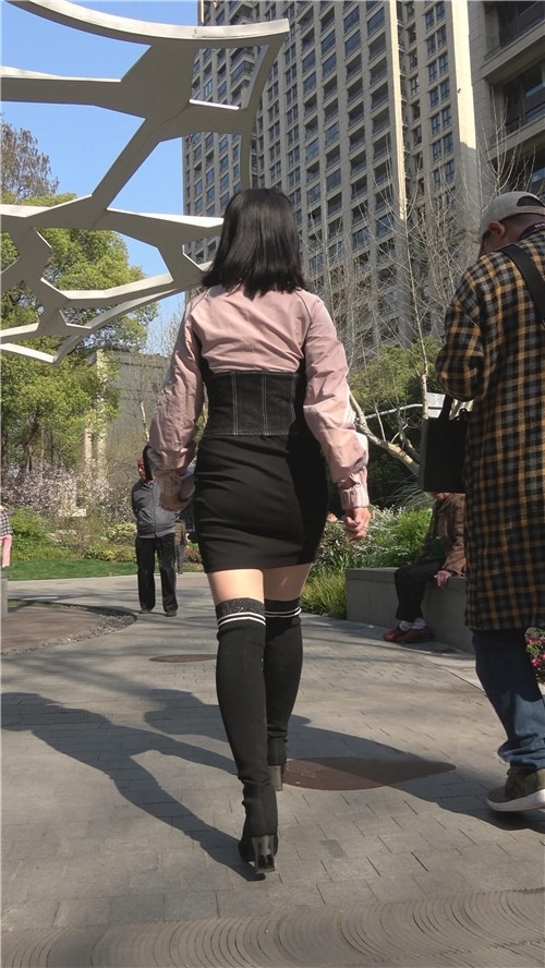 黑色包臀裙小姐姐[1.08G/MP4]