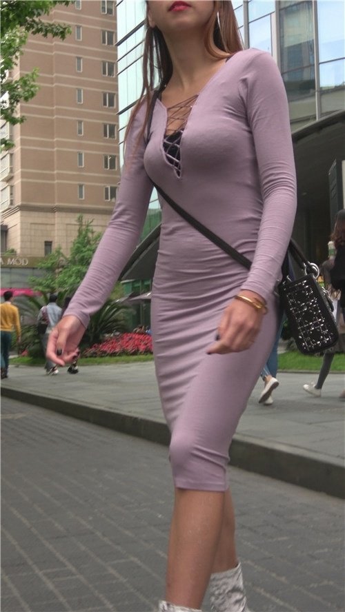 有个国外男友的连体包臀裙妹子[1.8G/MP4]