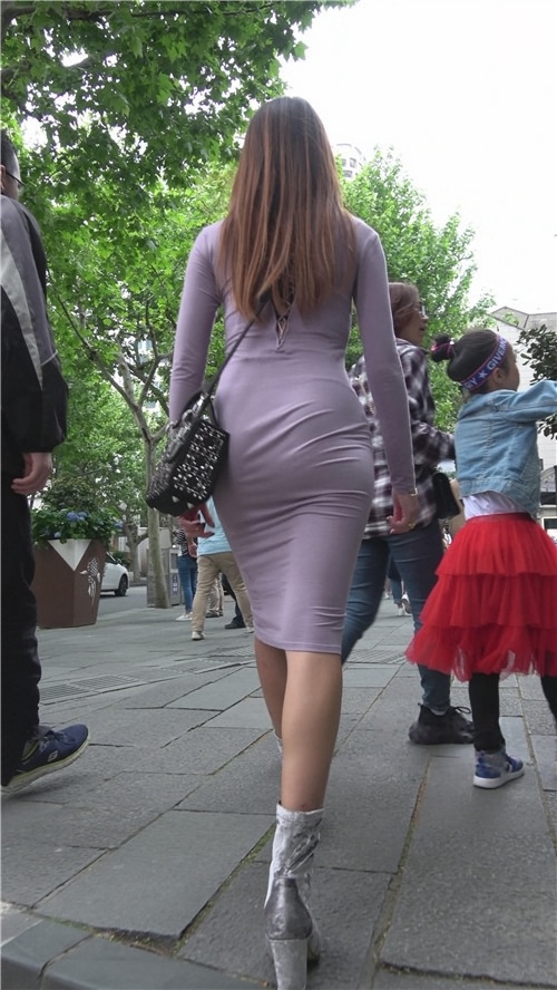 有个国外男友的连体包臀裙妹子[1.8G/MP4]