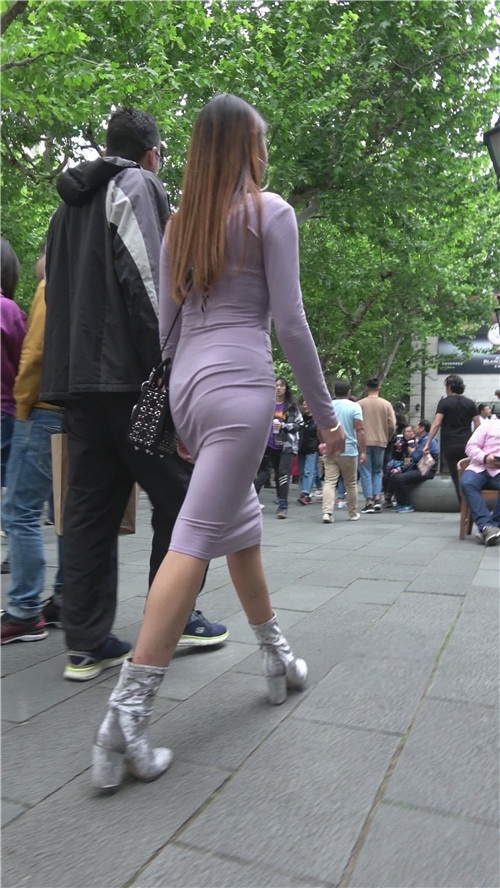 有个国外男友的连体包臀裙妹子[1.8G/MP4]