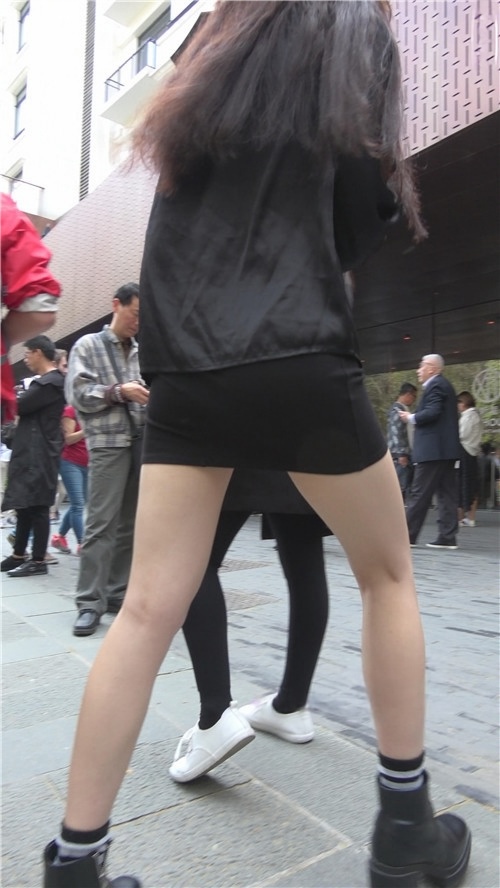 漂亮的包臀裙小姐姐[705M/MP4]