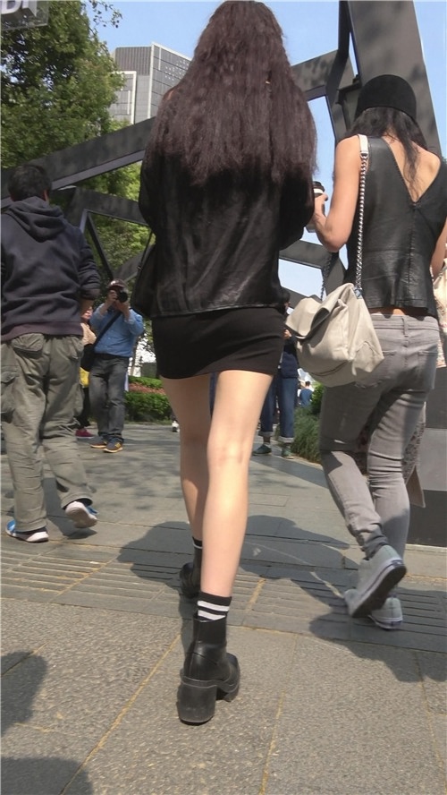 漂亮的包臀裙小姐姐[705M/MP4]