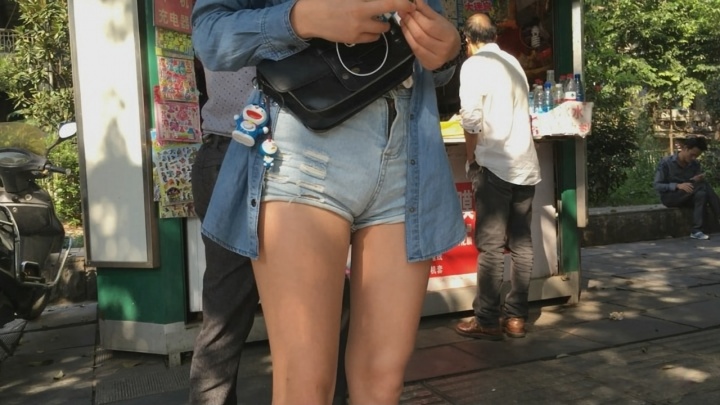 公交长腿小妹[MP4/4GB]