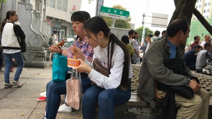 极品紧牛丰臀清秀小妹[MP4/3GB]