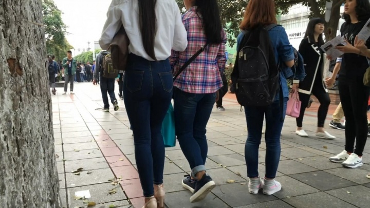 极品紧牛丰臀清秀小妹[MP4/3GB]