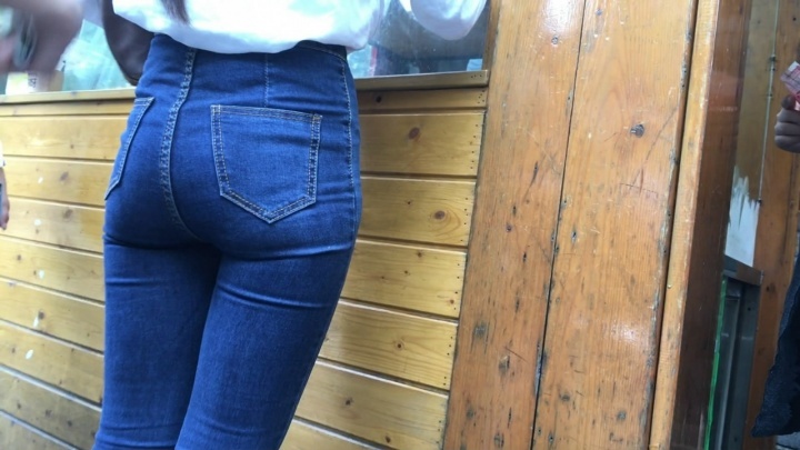 极品紧牛丰臀清秀小妹[MP4/3GB]