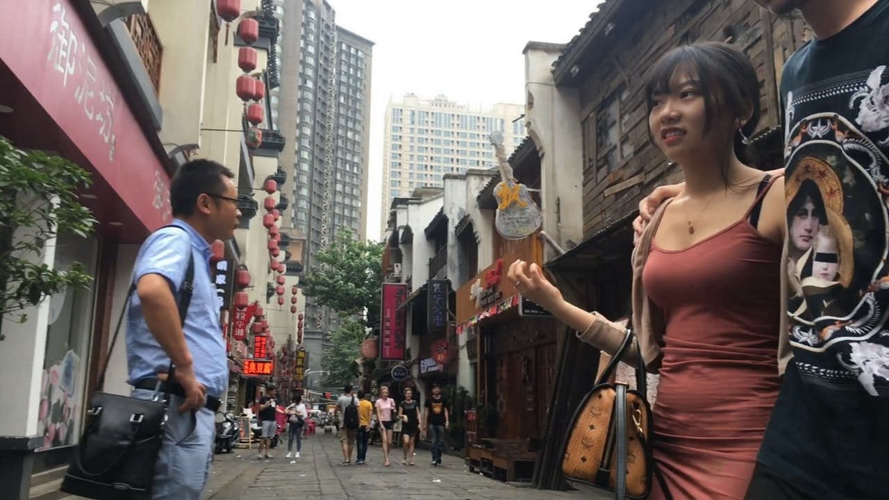 极品浅红包臀长裙翘臀美眉[1.2GB /MP4]