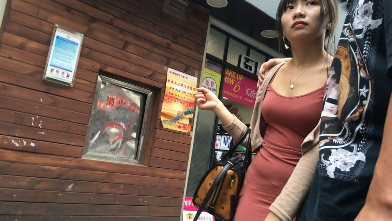 极品浅红包臀长裙翘臀美眉[1.2GB /MP4]