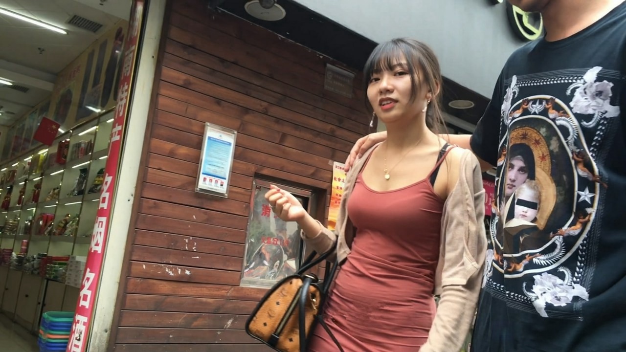 极品浅红包臀长裙翘臀美眉[1.2GB /MP4]