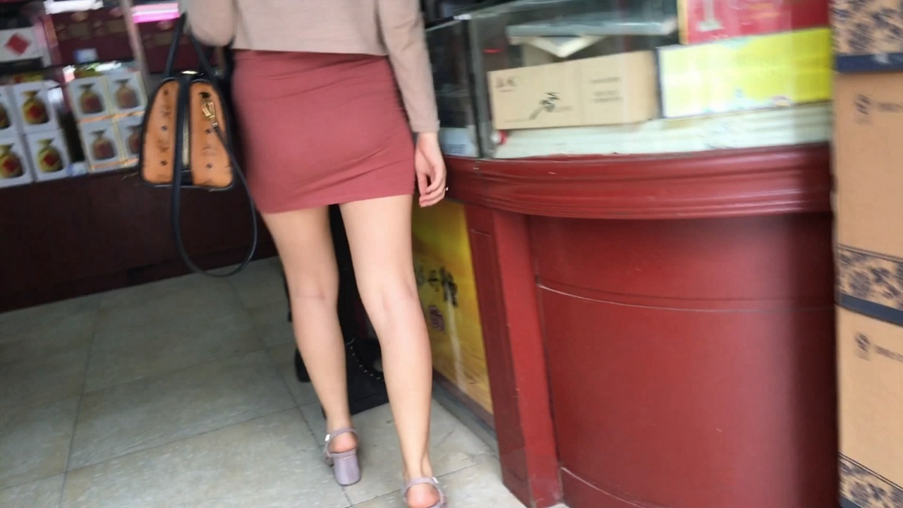 极品浅红包臀长裙翘臀美眉[1.2GB /MP4]