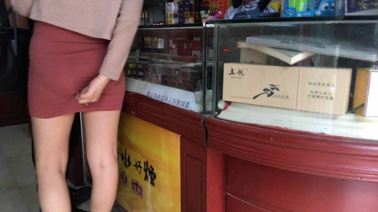 极品浅红包臀长裙翘臀美眉[1.2GB /MP4]