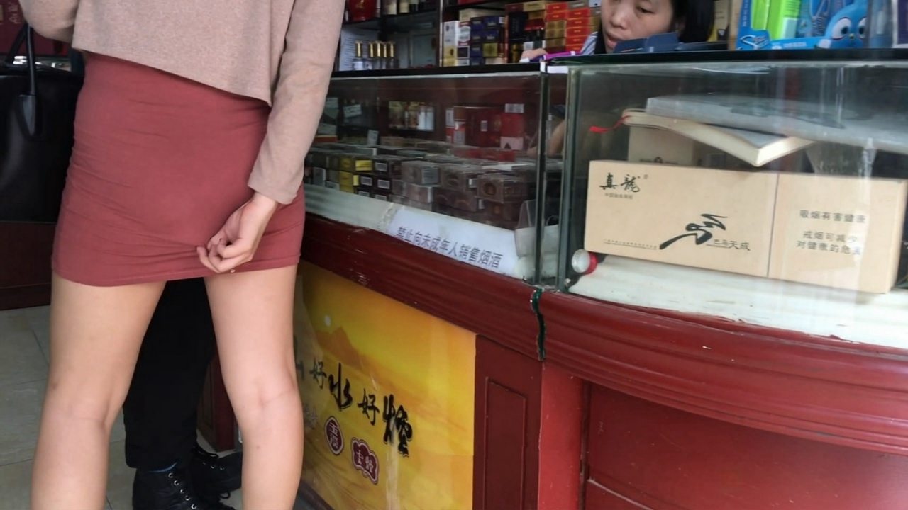 极品浅红包臀长裙翘臀美眉[1.2GB /MP4]