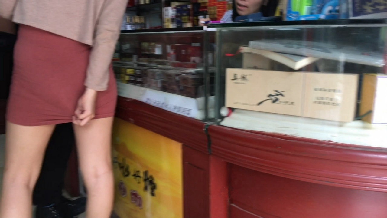 极品浅红包臀长裙翘臀美眉[1.2GB /MP4]