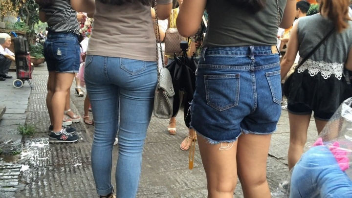 灰衣紧牛美女[MP4/2GB]