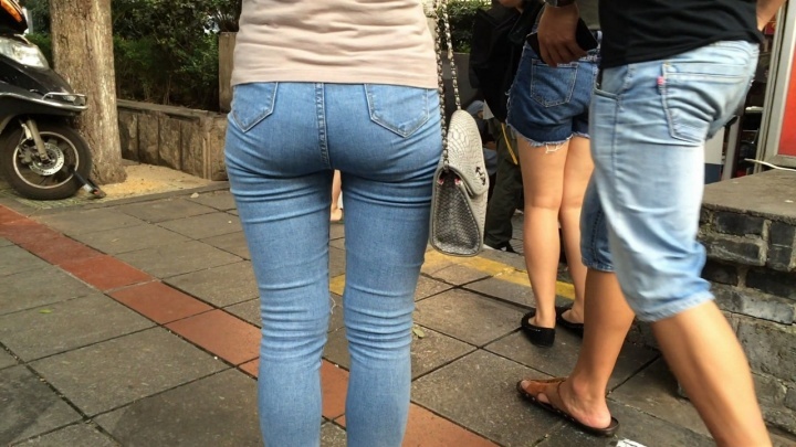 灰衣紧牛美女[MP4/2GB]