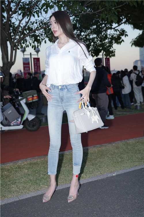 长腿牛仔裤模特美女【套图+视频】