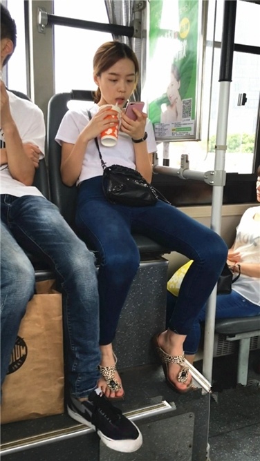 【狼哥2016原创】清秀的紧牛美眉[MP4/2GB]