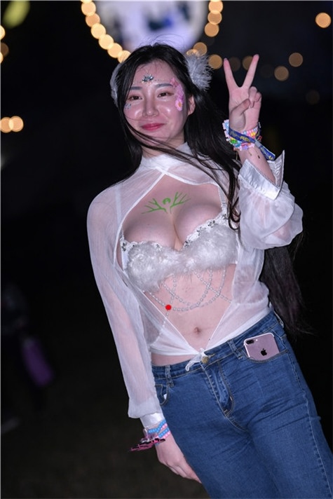 （套图）乳此动人(41P)[999M/JPG]